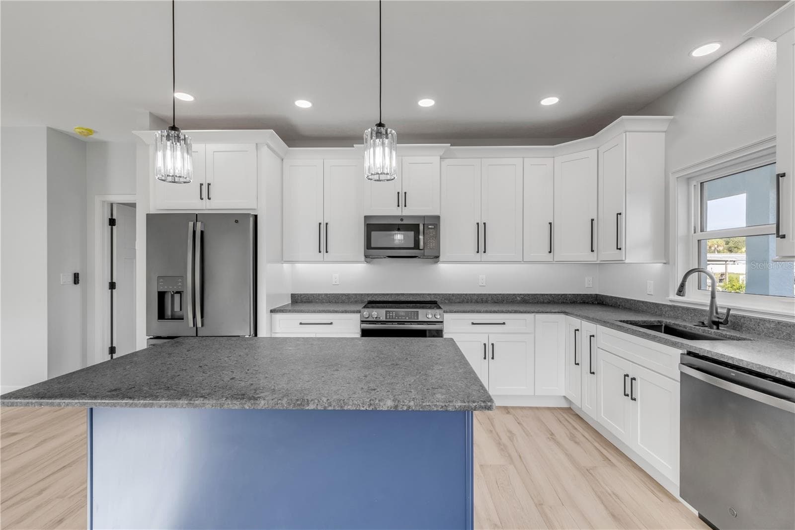 Single Family Residence at 128 INDIAN CREEK RD, OAK HILL, photo 17 of 71