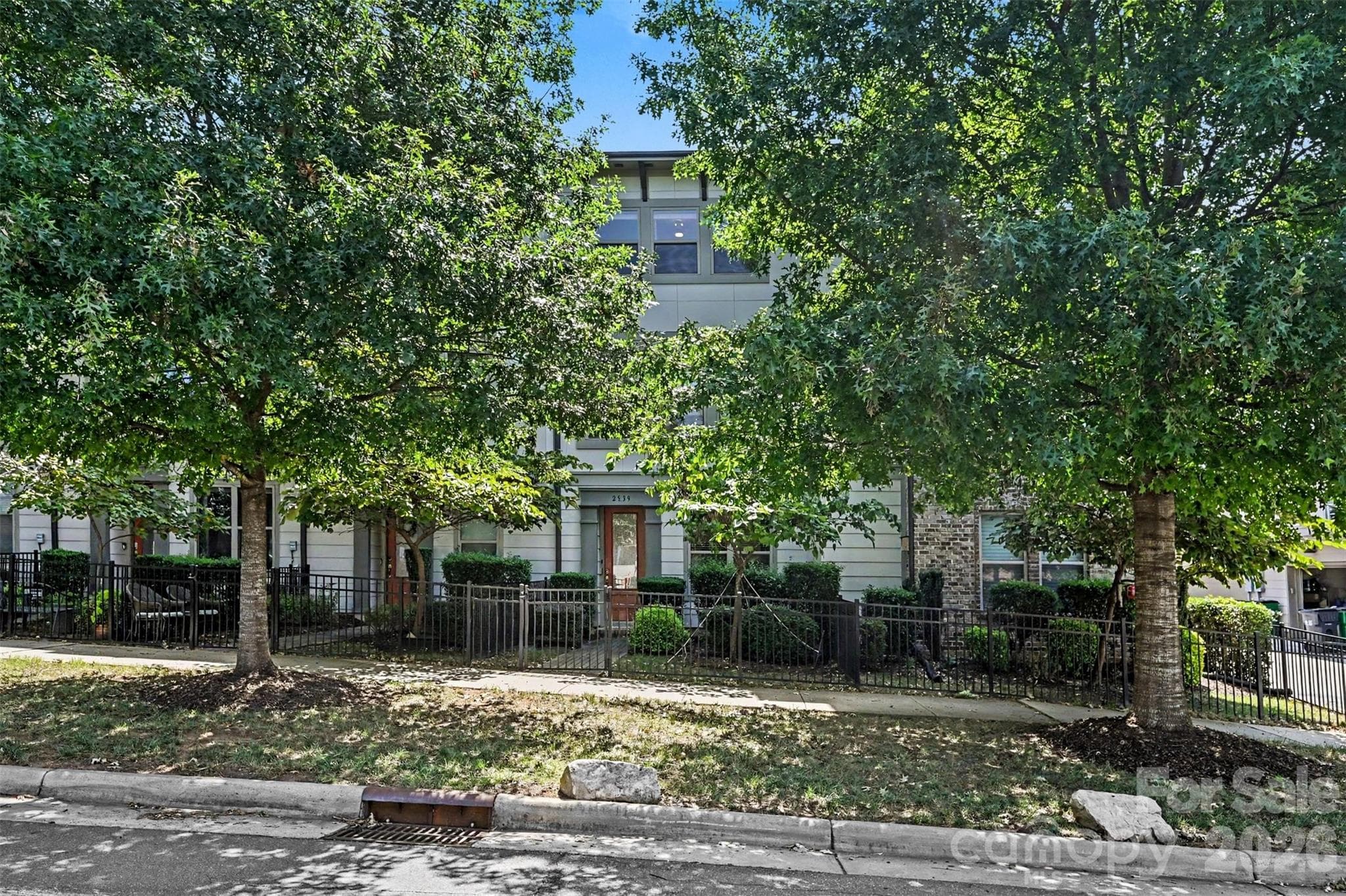 Townhouse at 2539 Euclid Avenue, Charlotte, photo 2 of 35