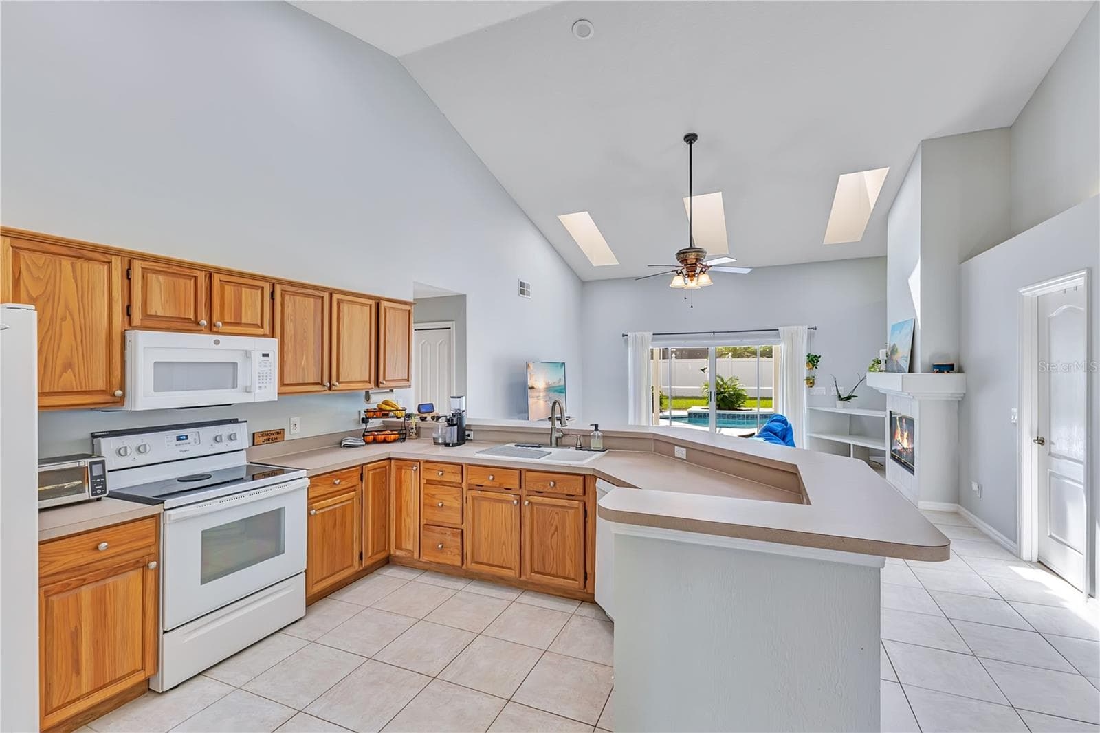 Single Family Residence at 514 KEY CT, ORLANDO, photo 9 of 64