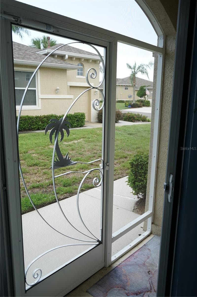 screened entry - 2032 INVERNESS GREENS DR #76, SUN CITY CENTER