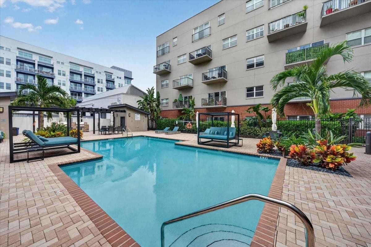 Condominium at 1010 CENTRAL AVE #412, ST PETERSBURG, photo 5 of 37