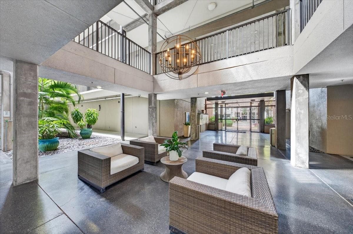 Condominium at 1010 CENTRAL AVE #412, ST PETERSBURG, photo 7 of 37