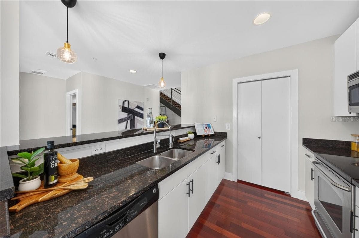 Condominium at 1010 CENTRAL AVE #412, ST PETERSBURG, photo 15 of 37