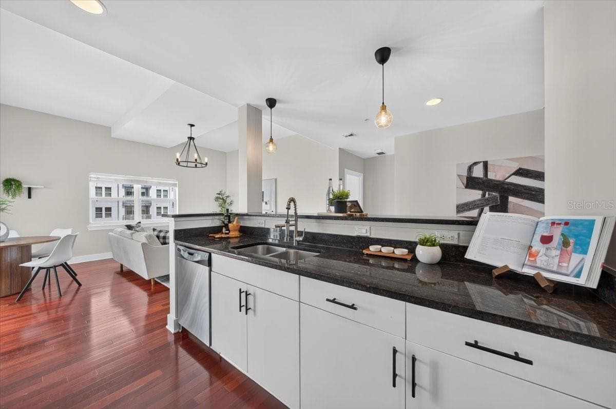 Condominium at 1010 CENTRAL AVE #412, ST PETERSBURG, photo 16 of 37