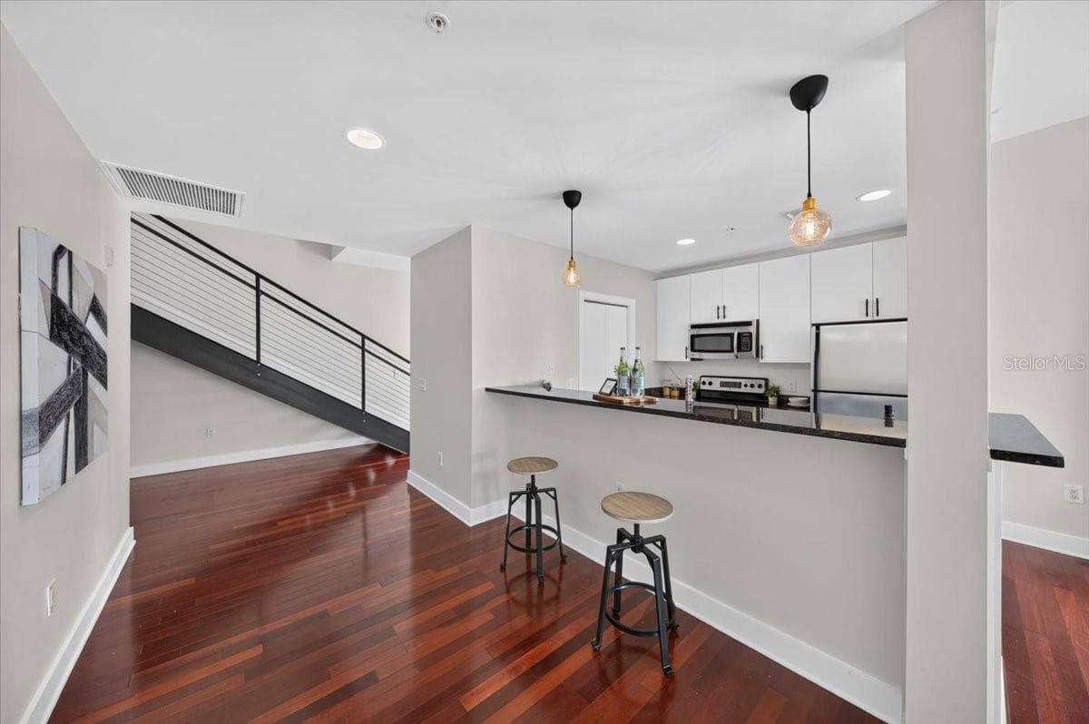 Condominium at 1010 CENTRAL AVE #412, ST PETERSBURG, photo 17 of 37