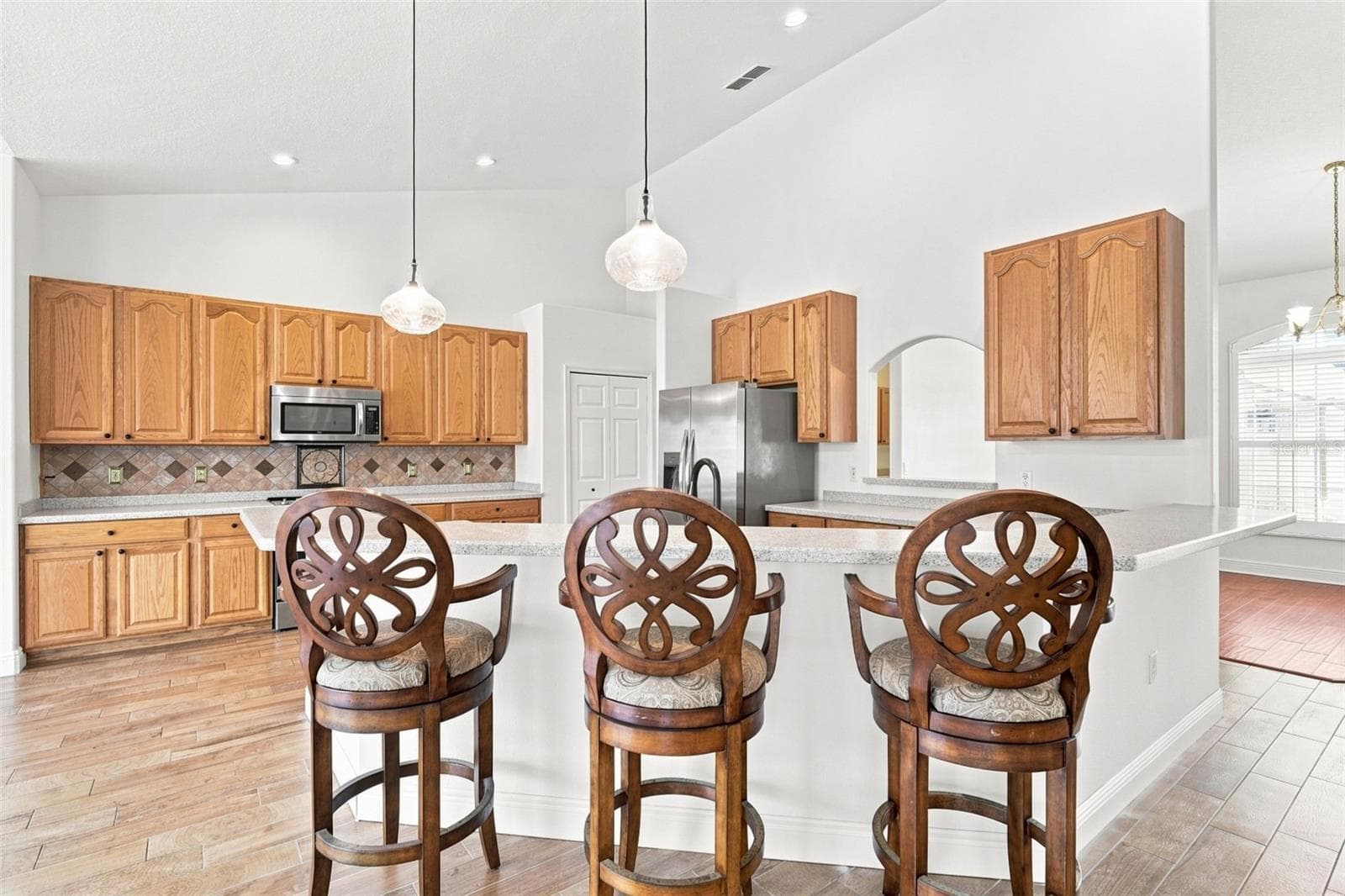KITCHEN BAR TOP - 73 SANCTUARY AVE, DEBARY