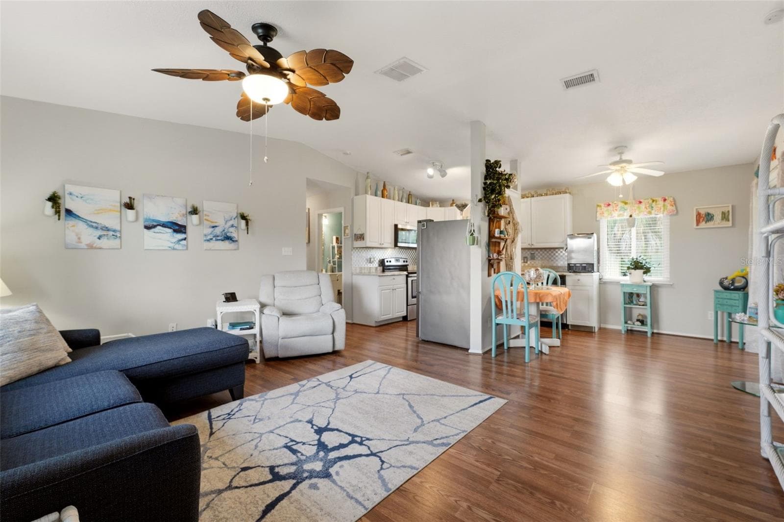 Open and airy - 10182 GULFSTREAM BLVD, ENGLEWOOD