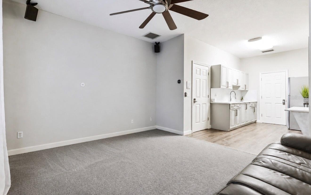 upstairs apartment living area - 950 SWEETWATER CLUB BLVD, LONGWOOD