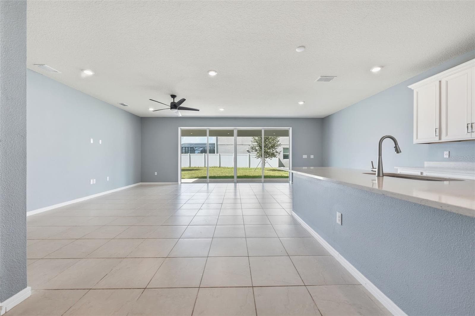 Living room/kitchen - 14312 CRESTAVISTA AVE, CLERMONT