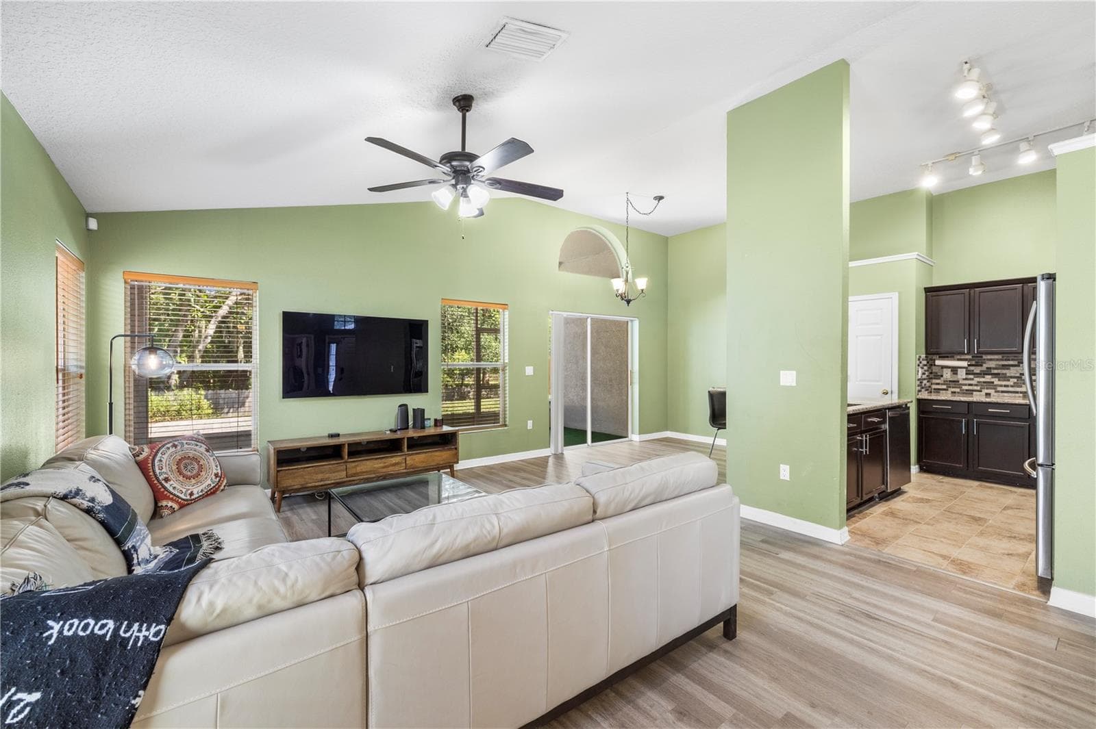 Single Family Residence at 10148 SOMERSBY DR, RIVERVIEW, photo 11 of 67