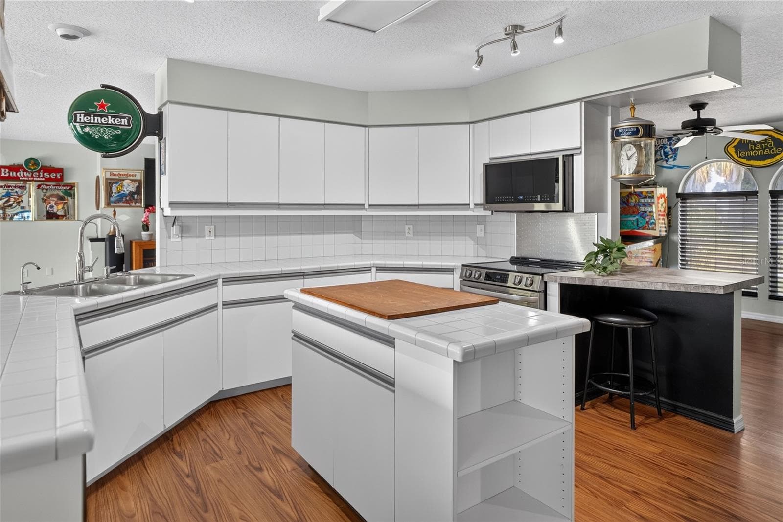Kitchen with new appliances - 235 TEMPLE CIR, EUSTIS
