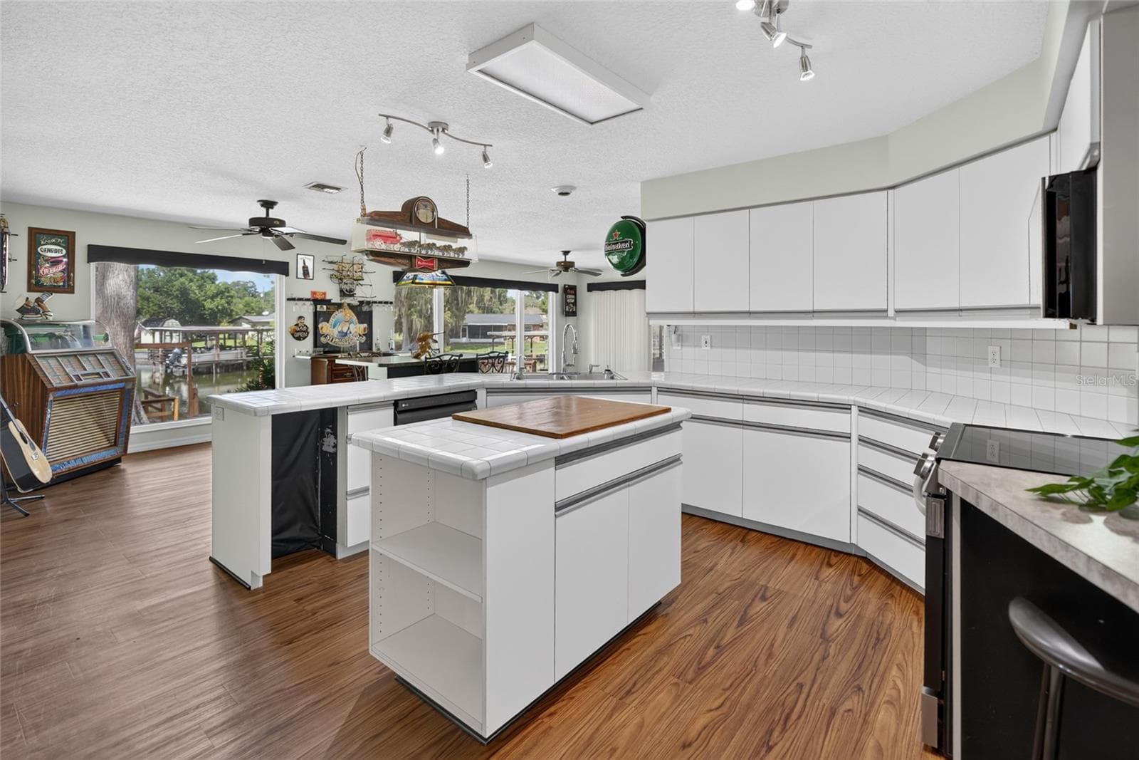 Kitchen with new appliances - 235 TEMPLE CIR, EUSTIS
