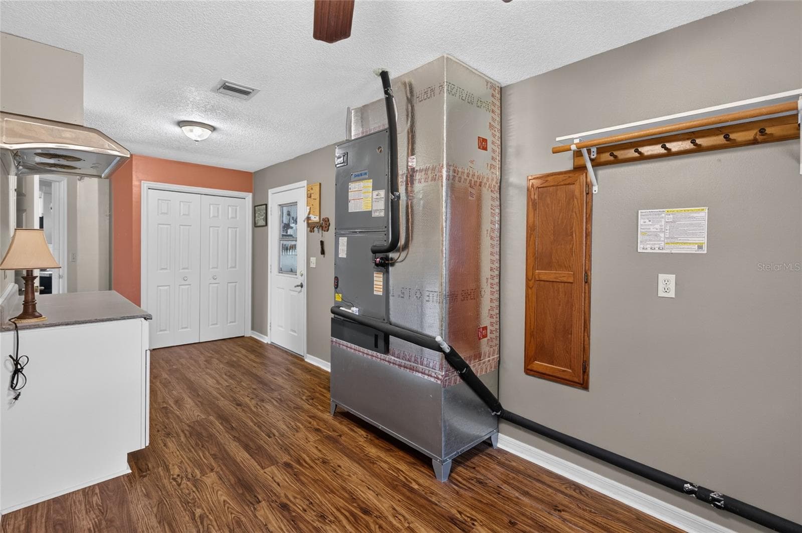 Large laundry room from the garage entrance - 235 TEMPLE CIR, EUSTIS