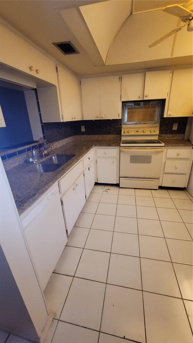Kitchen - 2808 60TH AVE W #621, BRADENTON