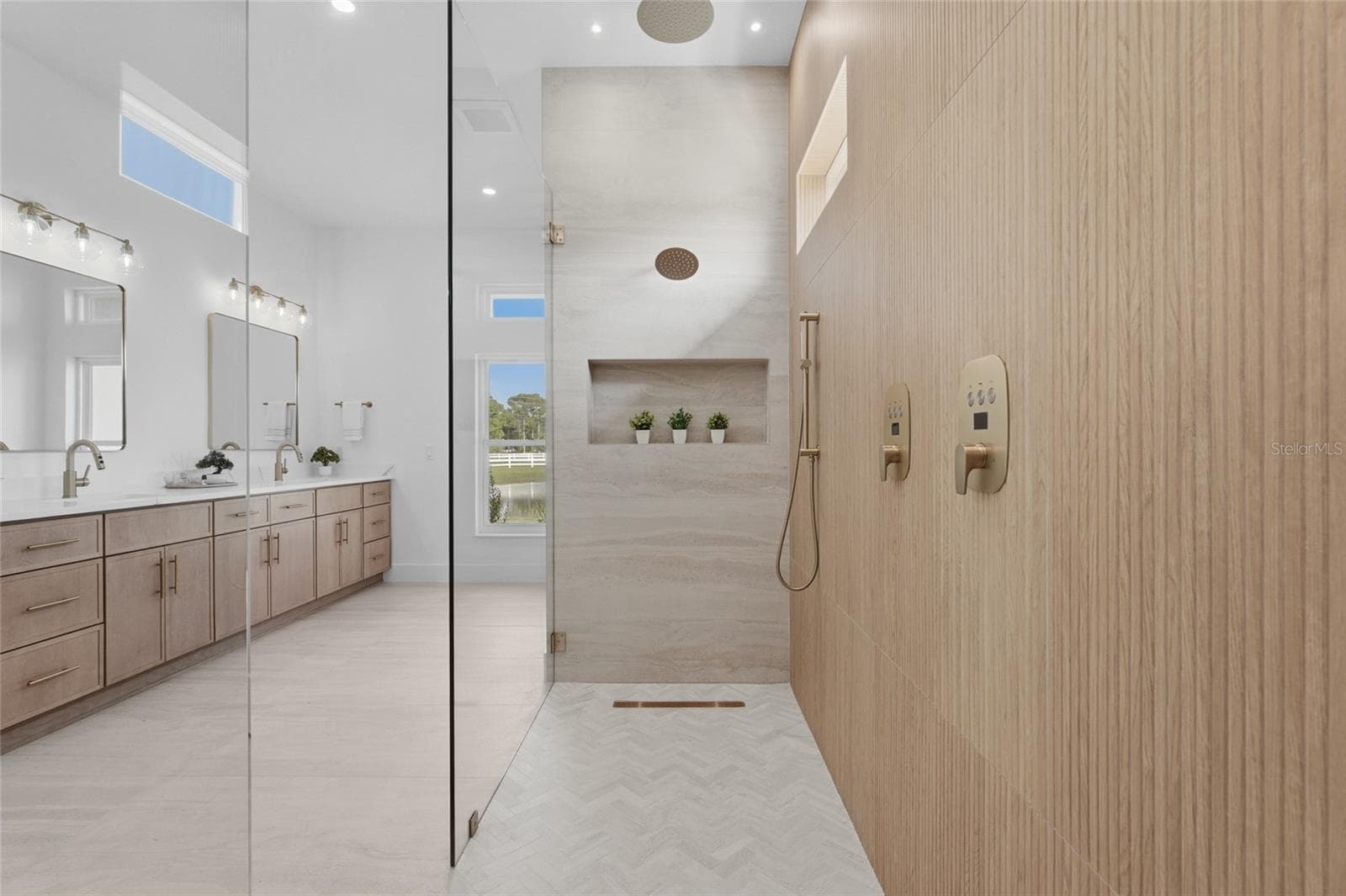 Spa-like primary ensuite - 7310 201ST ST E, BRADENTON