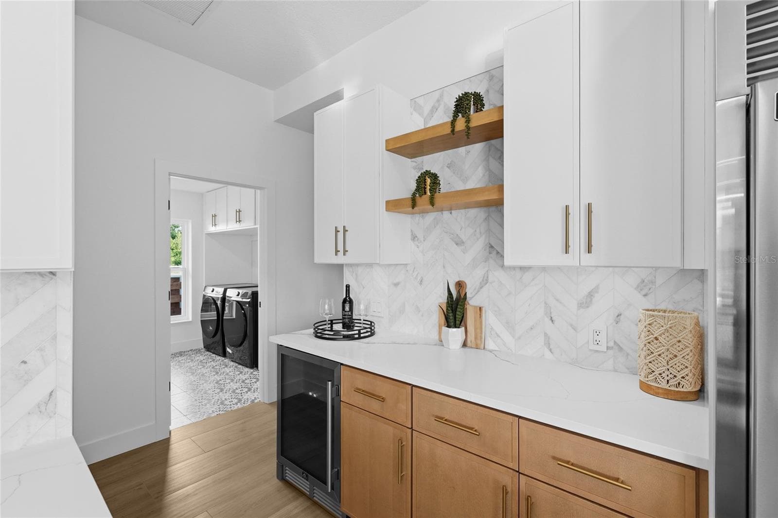 Bar / coffee bar + wine cooler - 7310 201ST ST E, BRADENTON