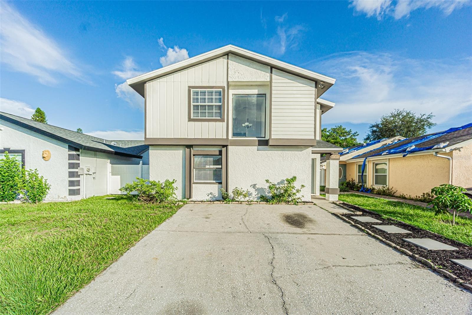 Single Family Residence at 10305 BRAMBLEWOOD PL, TAMPA, photo 2 of 21