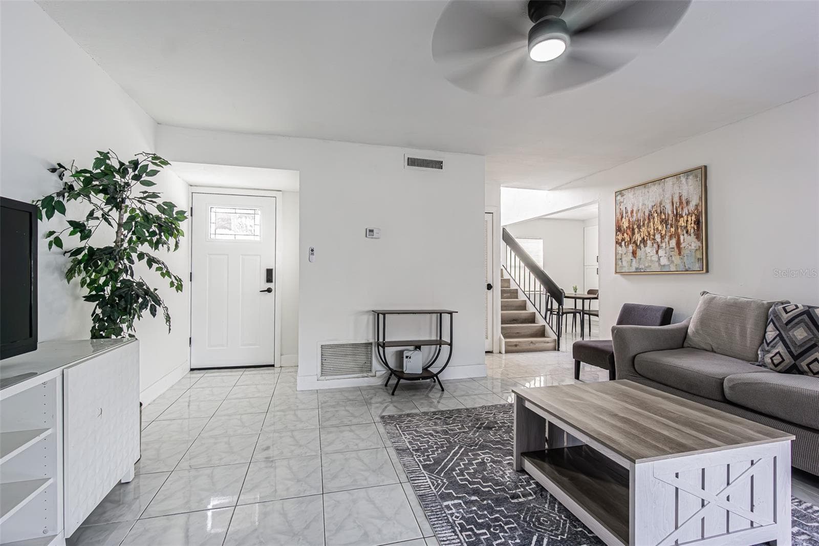 Single Family Residence at 10305 BRAMBLEWOOD PL, TAMPA, photo 3 of 21