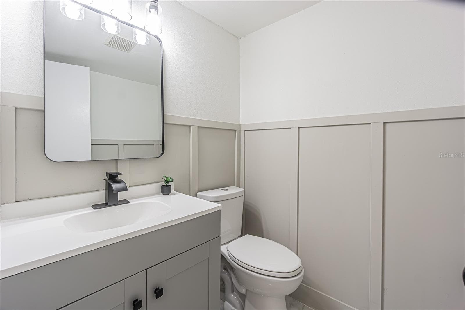 Single Family Residence at 10305 BRAMBLEWOOD PL, TAMPA, photo 8 of 21