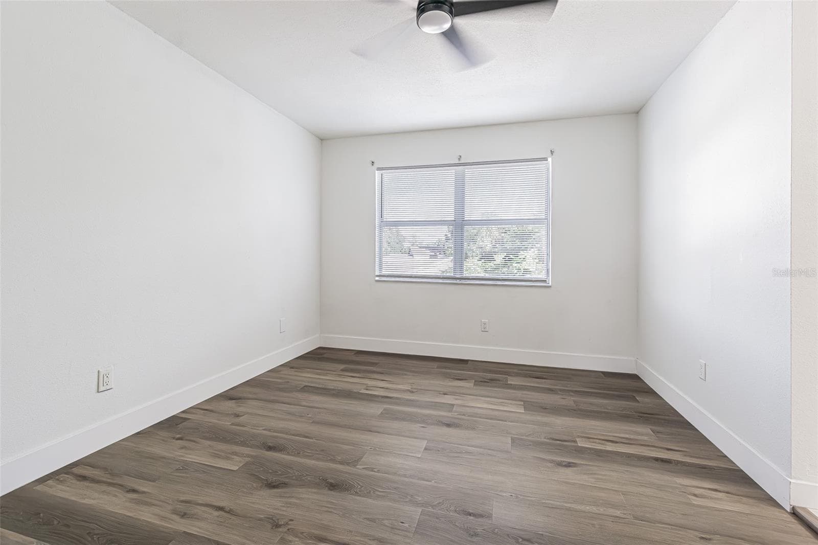 Single Family Residence at 10305 BRAMBLEWOOD PL, TAMPA, photo 10 of 21