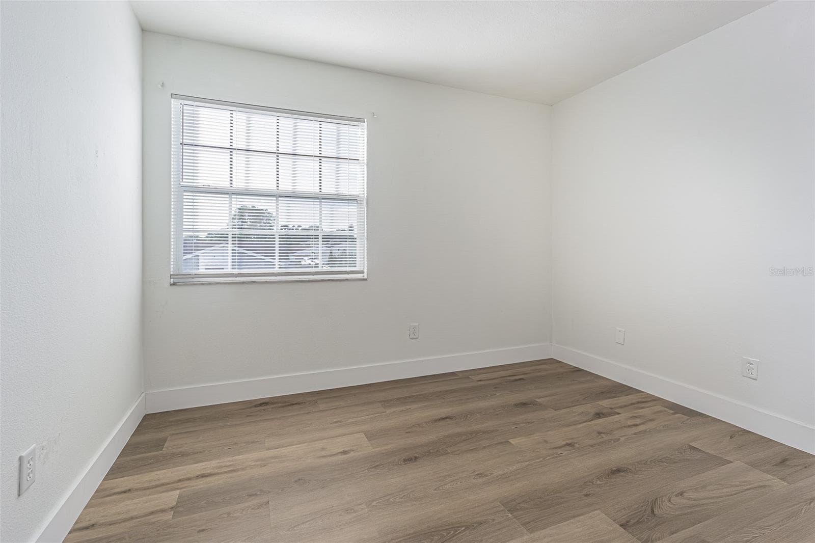 Single Family Residence at 10305 BRAMBLEWOOD PL, TAMPA, photo 14 of 21