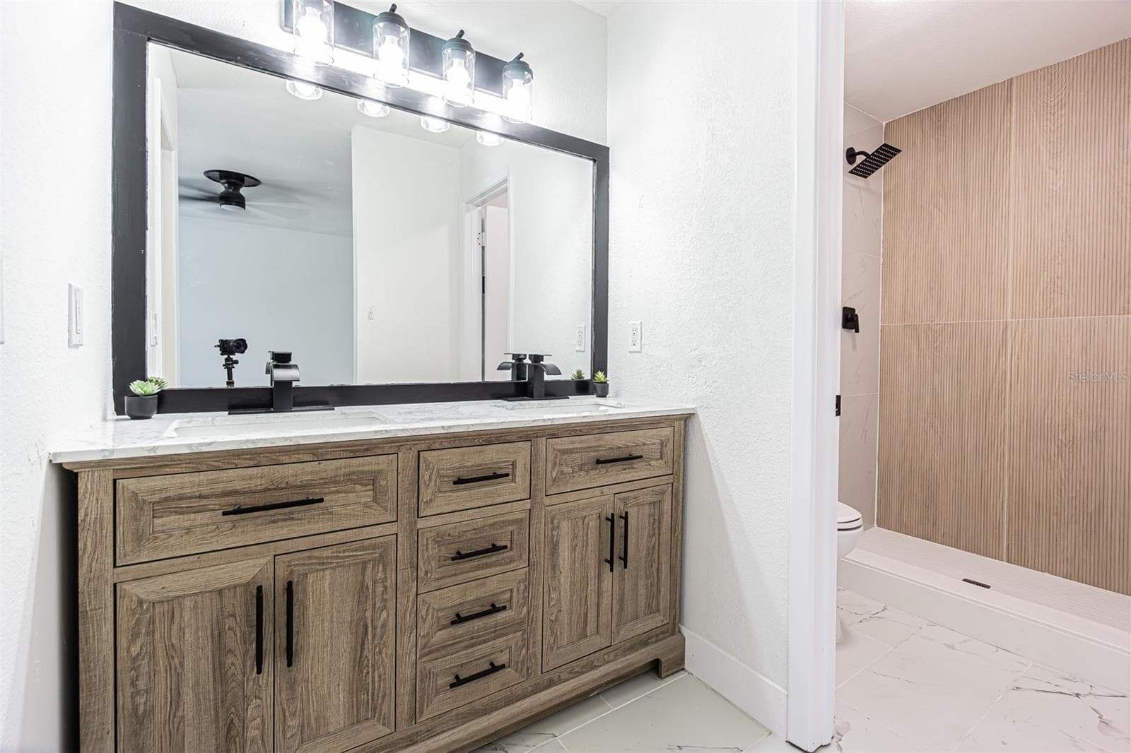 Single Family Residence at 10305 BRAMBLEWOOD PL, TAMPA, photo 15 of 21