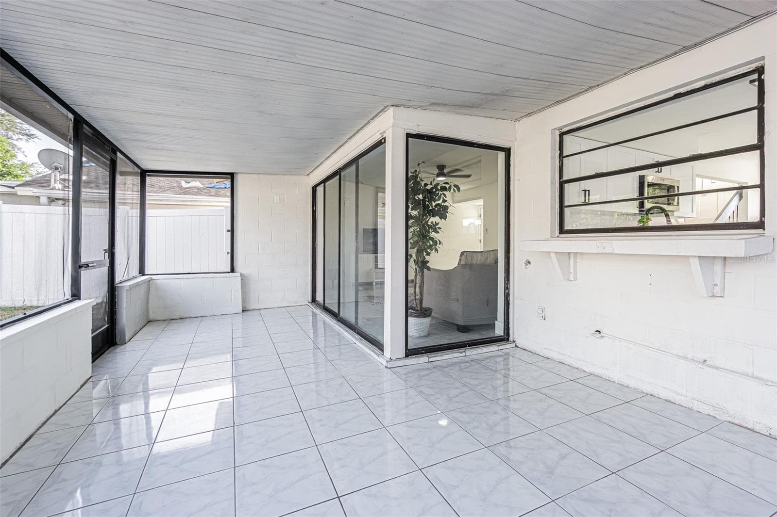 Single Family Residence at 10305 BRAMBLEWOOD PL, TAMPA, photo 18 of 21
