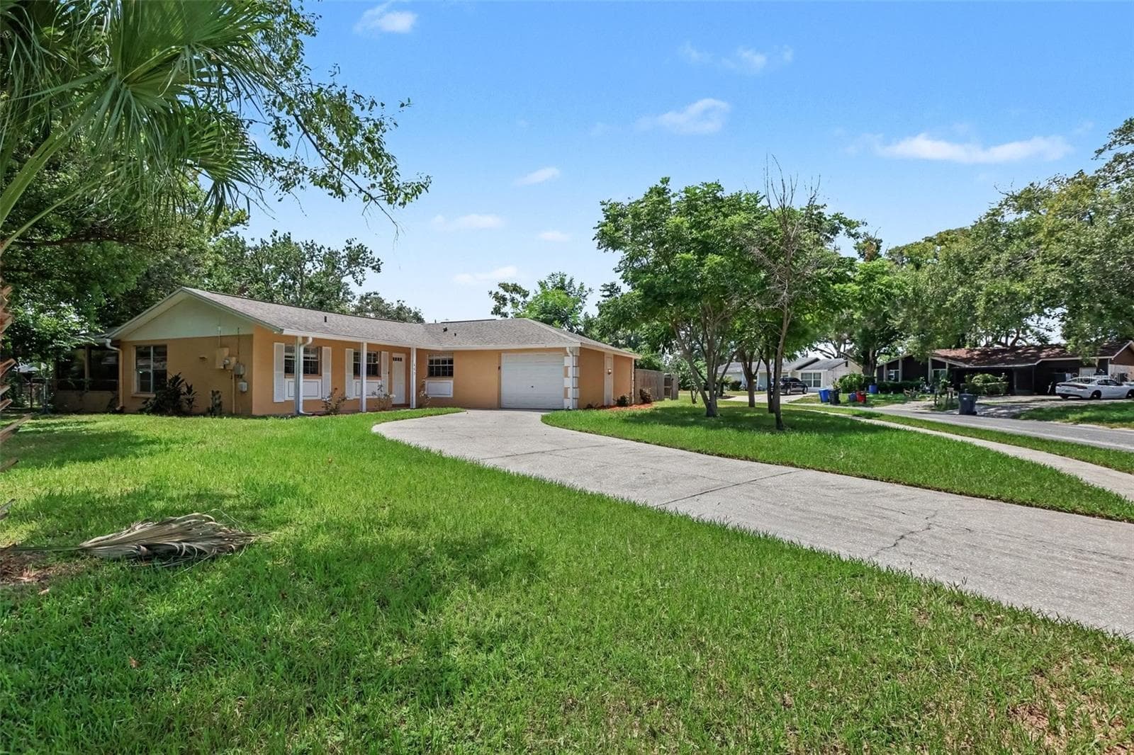 Single Family Residence at 603 HIGHVIEW TER N, BRANDON, photo 2 of 21