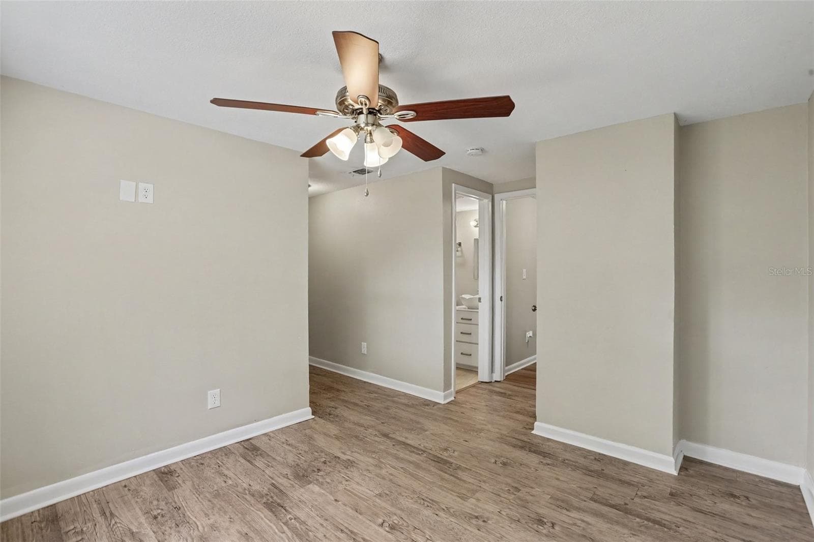 Single Family Residence at 603 HIGHVIEW TER N, BRANDON, photo 13 of 21
