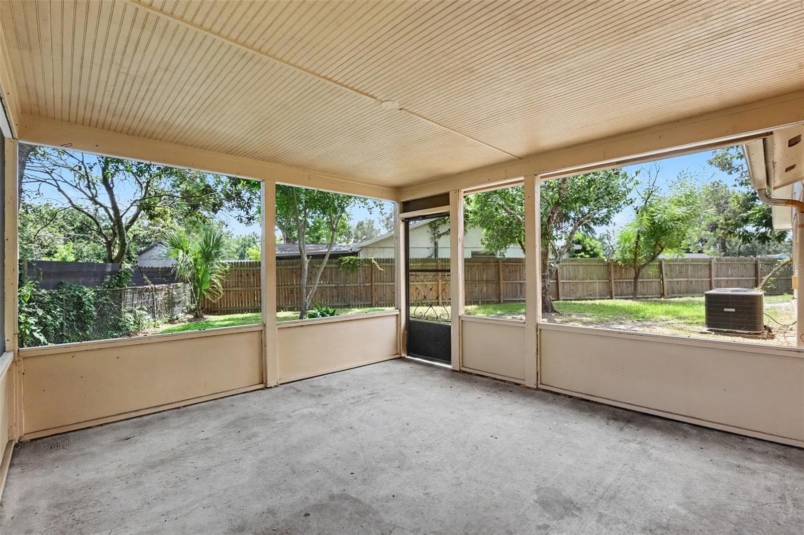 Single Family Residence at 603 HIGHVIEW TER N, BRANDON, photo 18 of 21