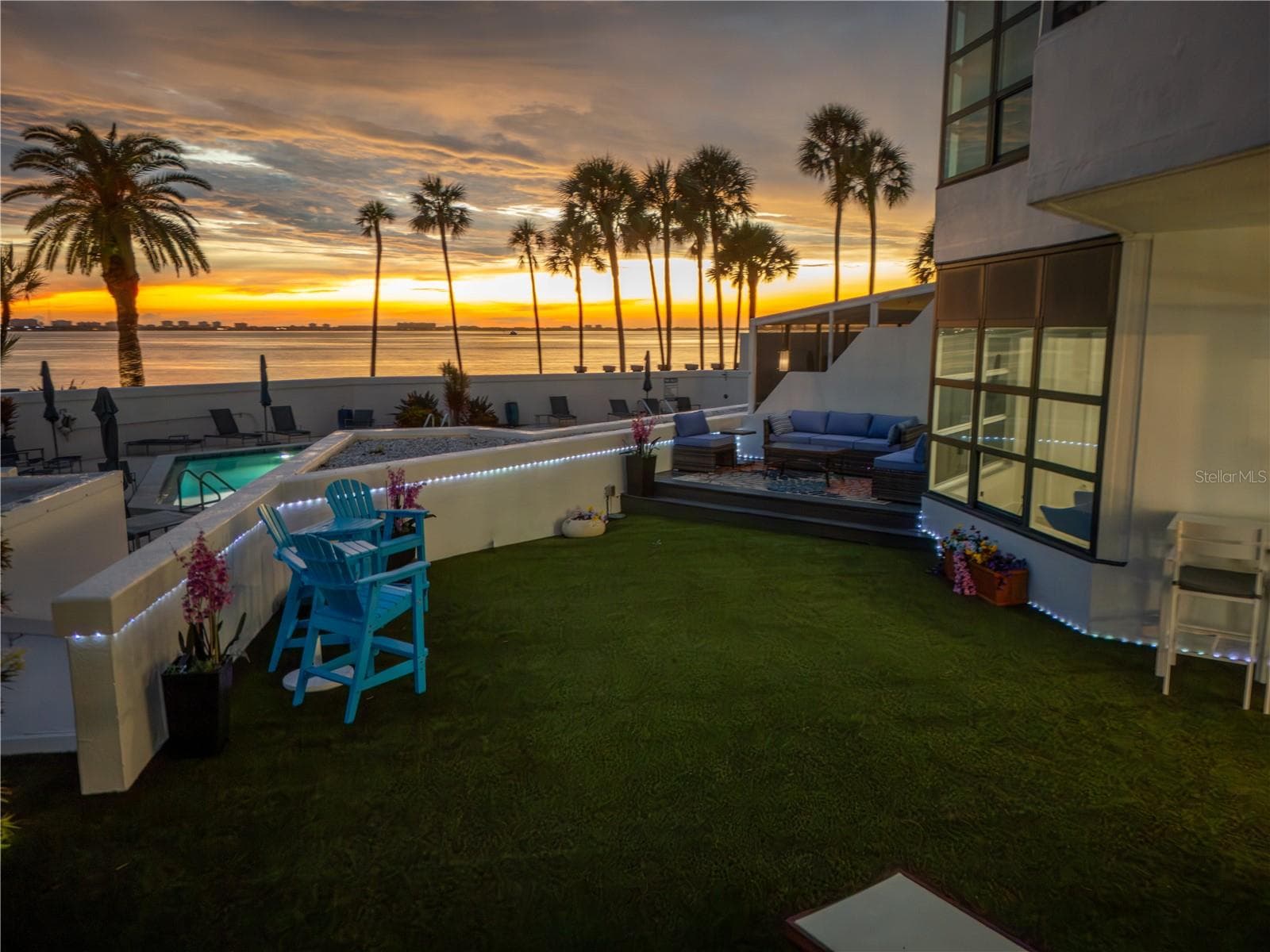 NEW SUNSET SHOW EACH EVENING - 988 BLVD OF THE ARTS #109, SARASOTA