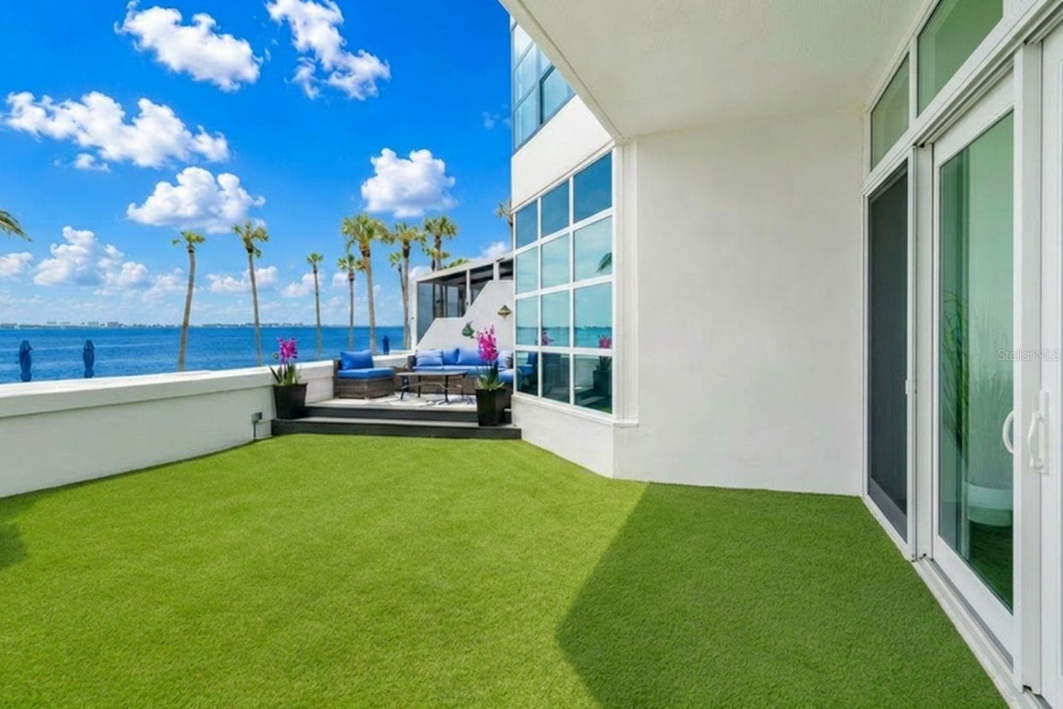 PET FRIENDLY PRIVATE YARD - 988 BLVD OF THE ARTS #109, SARASOTA