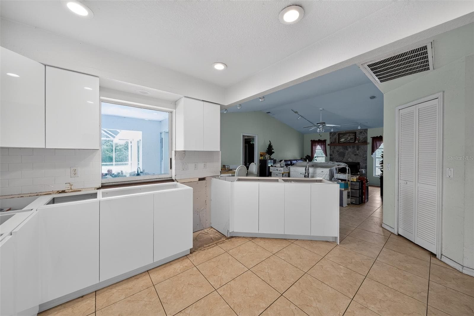 Townhouse at 5300 CYPRESS GROVE, PUNTA GORDA, photo 8 of 18