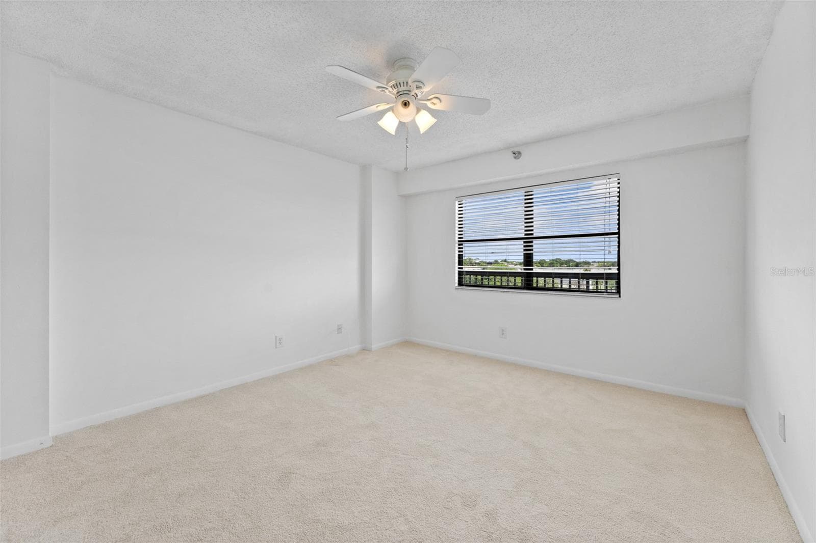 Roomy guest bedroom - 5400 PARK ST N #511, ST PETERSBURG