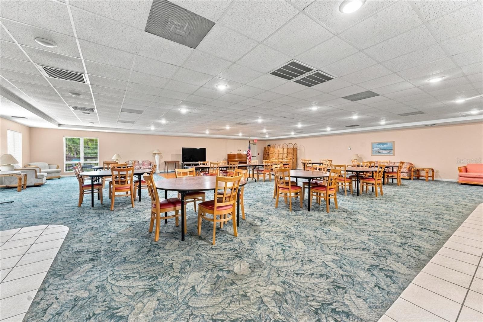 The meeting room at the clubhouse, there is a kitchen here if you wanted to organize your own event! - 5400 PARK ST N #511, ST PETERSBURG