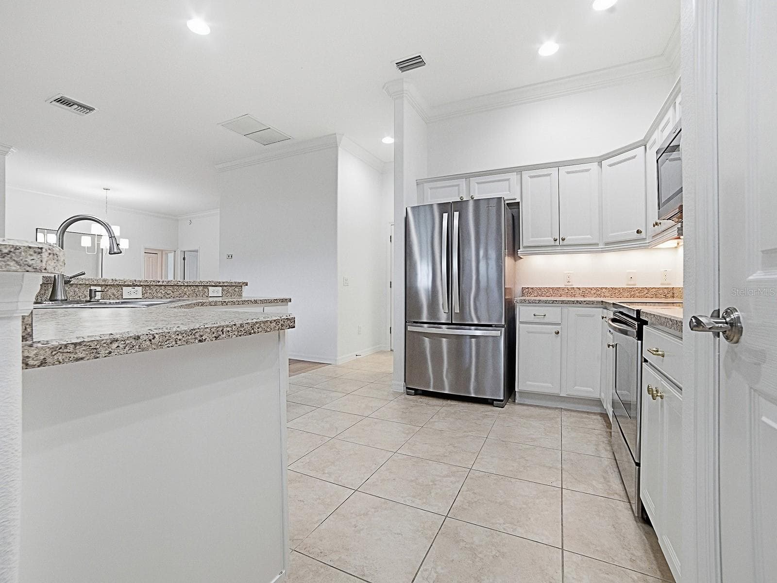 Single Family Residence at 2445 BUTTONWOOD RUN, THE VILLAGES, photo 13 of 34
