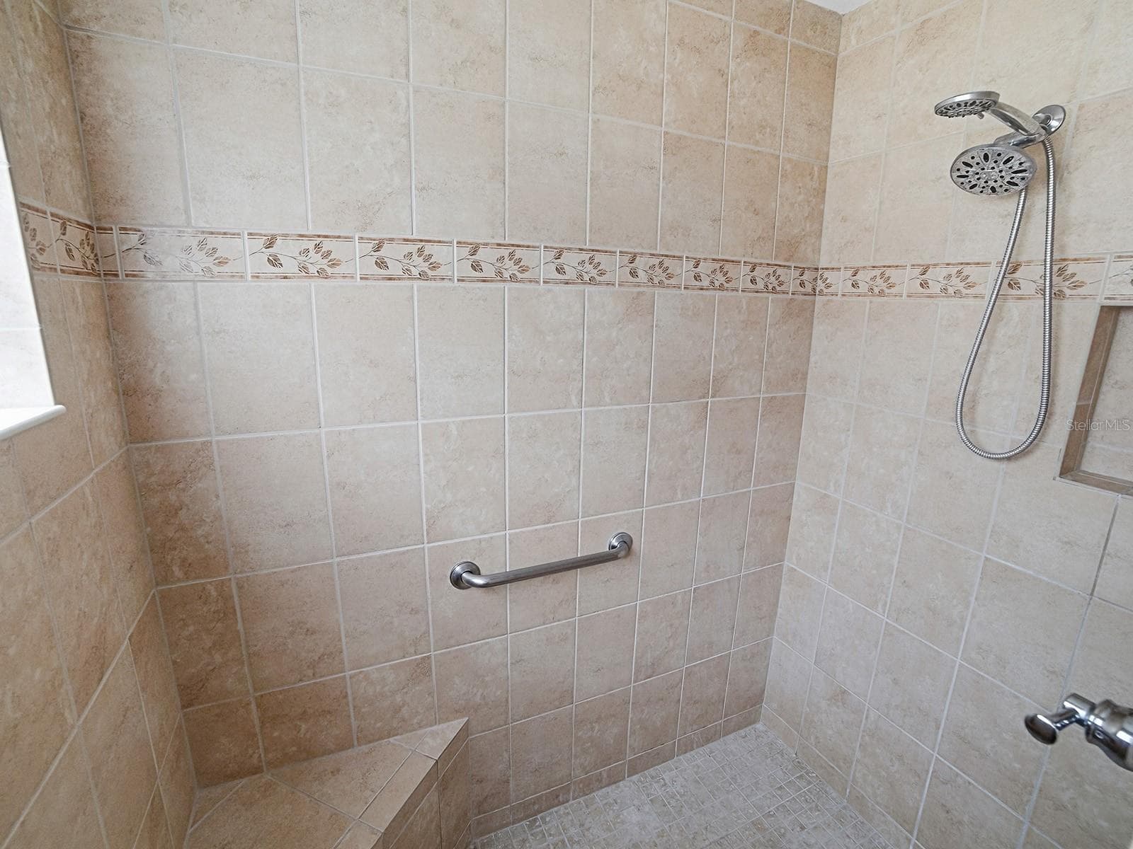 Roman Tiled Shower - 2445 BUTTONWOOD RUN, THE VILLAGES