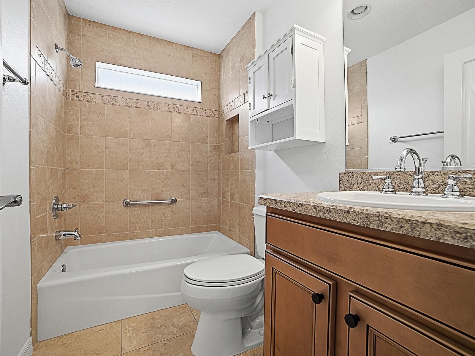 Guest Bath Tile Shower/Tub Combo - 2445 BUTTONWOOD RUN, THE VILLAGES