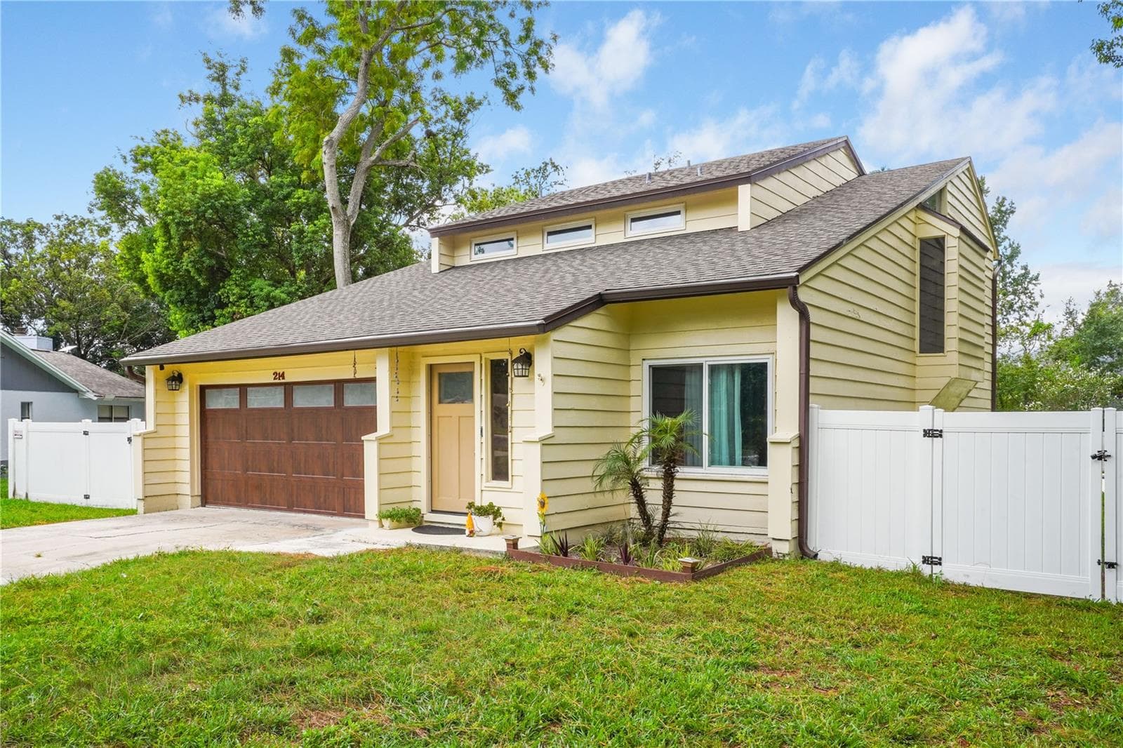 Single Family Residence at 214 PEMBROOK PL, LONGWOOD, photo 3 of 46