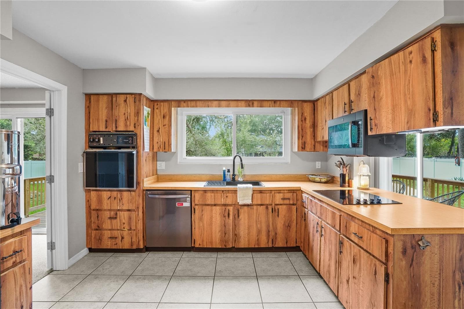 Single Family Residence at 214 PEMBROOK PL, LONGWOOD, photo 19 of 46
