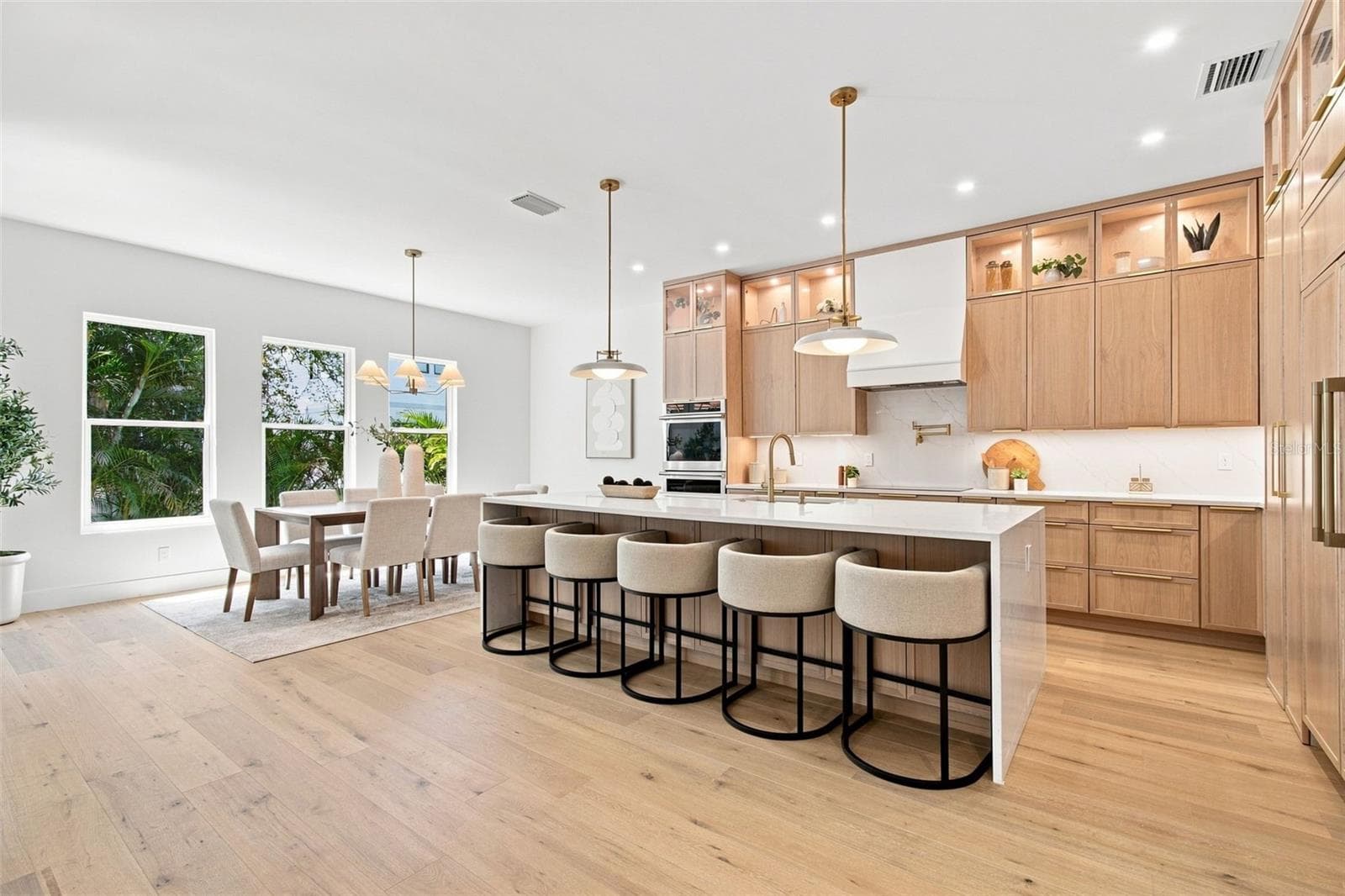 Single Family Residence at 3609 S GARDENIA AVE, TAMPA, photo 18 of 82