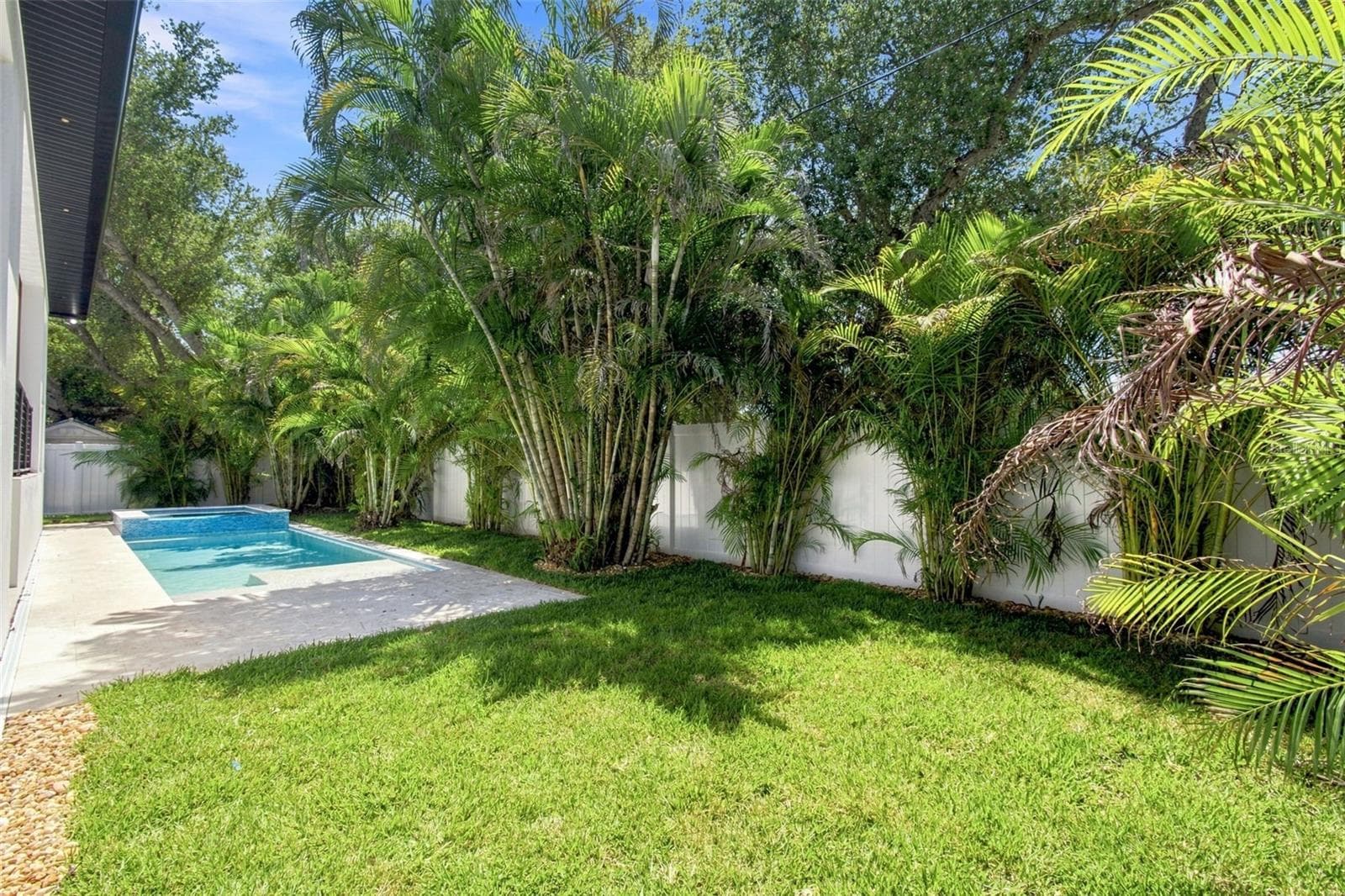 Single Family Residence at 3609 S GARDENIA AVE, TAMPA, photo 78 of 82