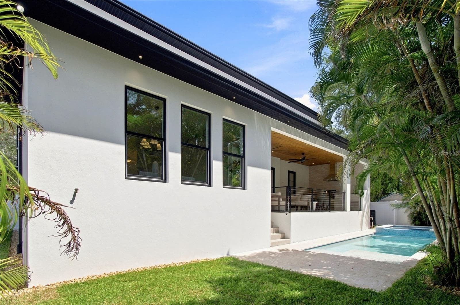 Single Family Residence at 3609 S GARDENIA AVE, TAMPA, photo 79 of 82