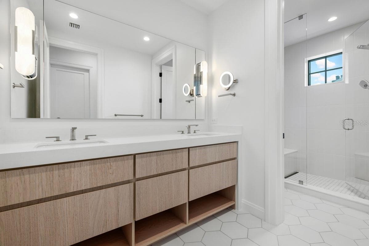 Condominium at 10300 WINTER SPARKLE CIR, GOLDEN OAK, photo 31 of 68