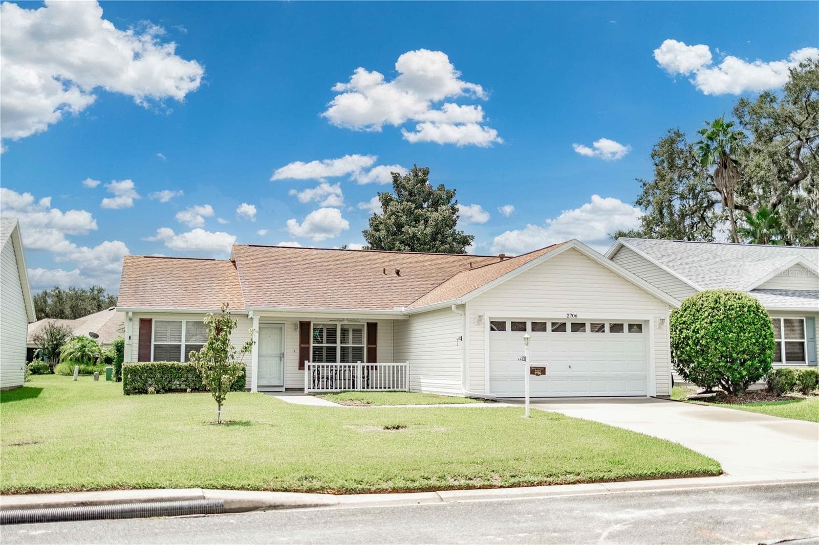 Front view of home - 2706 MORVEN PARK WAY, THE VILLAGES