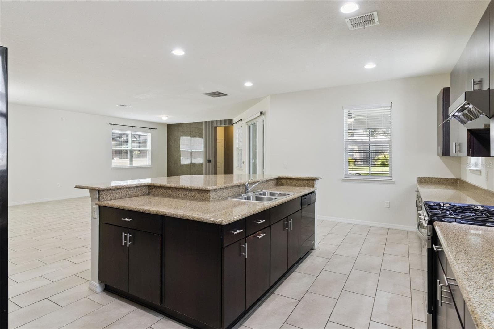 Single Family Residence at 14741 SNOWY EGRET ST, WINTER GARDEN, photo 12 of 81