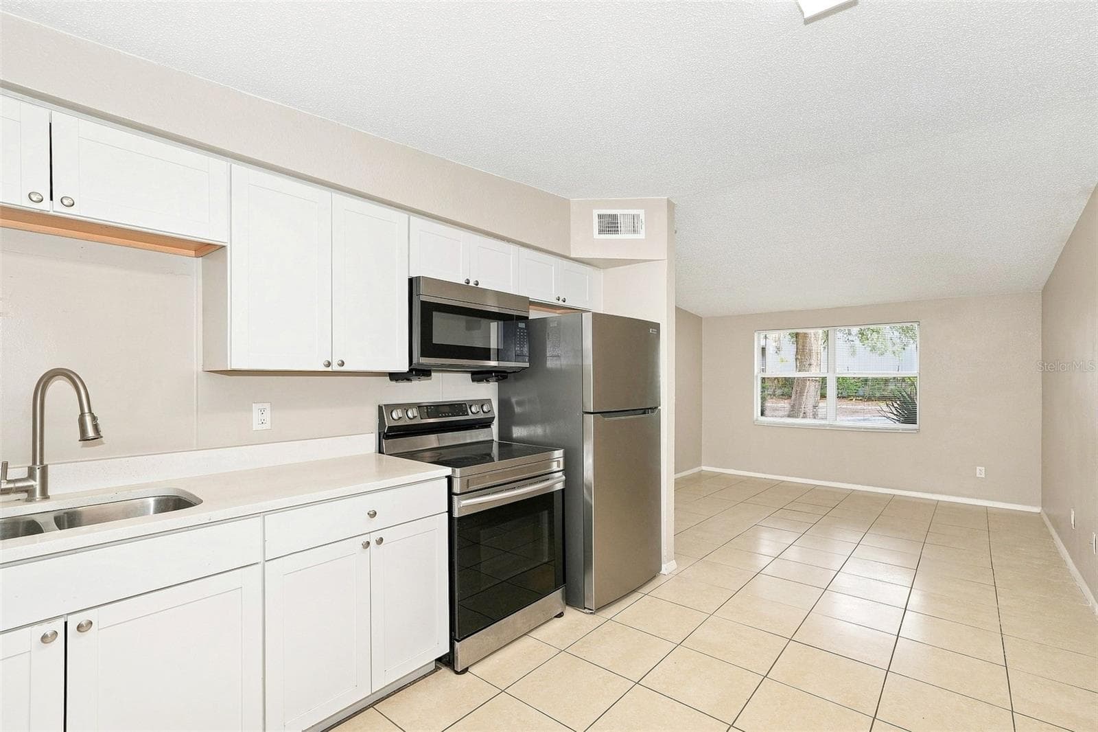 Single Family Residence at 11204 GRANT DR, PORT RICHEY, photo 4 of 16