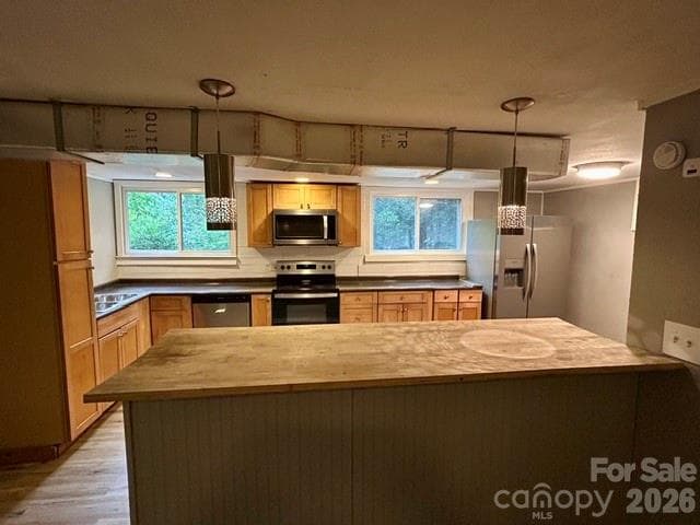 Kitchen with Breakfast Bar - 62 Kinard Lane, Penrose