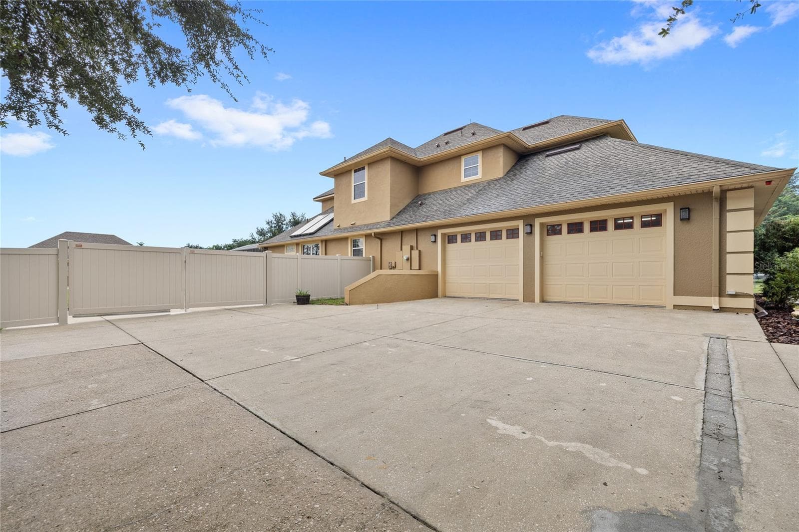 Attached oversized two car garage - 12901 PHILLIPS RD, GROVELAND