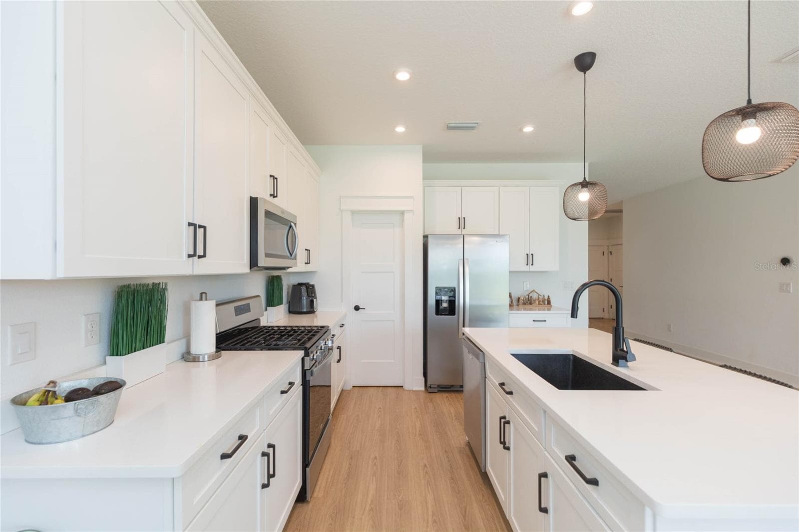 Single Family Residence at 7122 ESTERO CT, APOLLO BEACH, photo 3 of 63